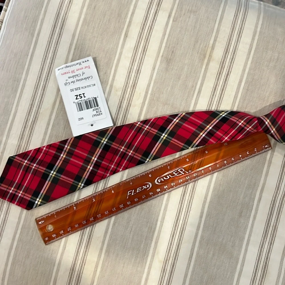 New with tags hartstribg red plaid zip ties. Great condition